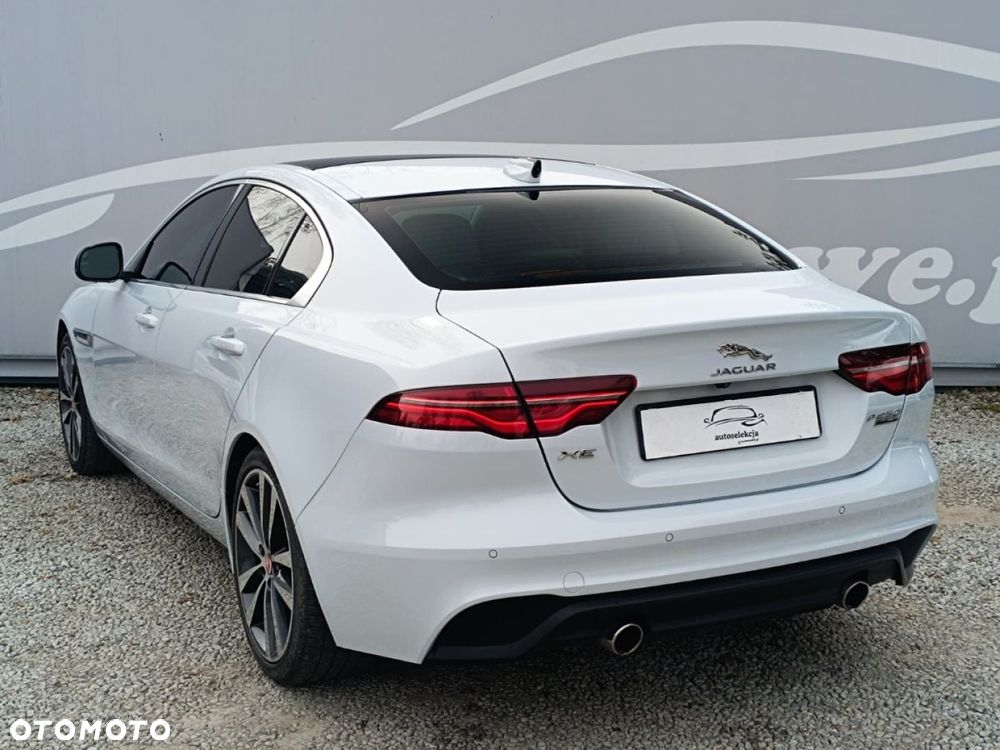 Jaguar XE - 16