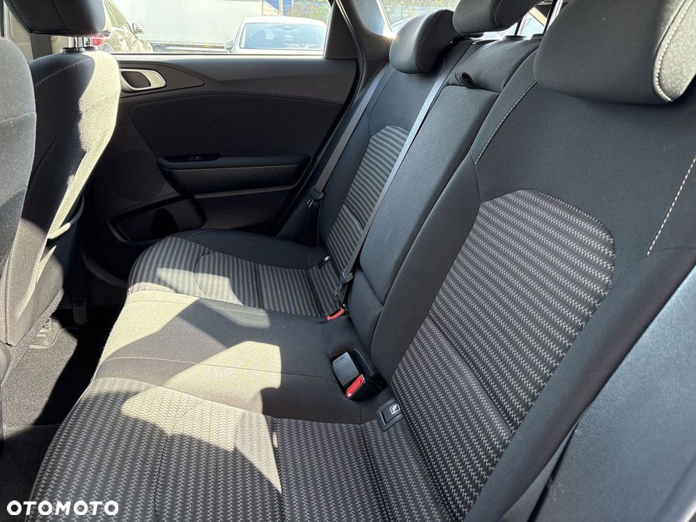 Kia Ceed - 16