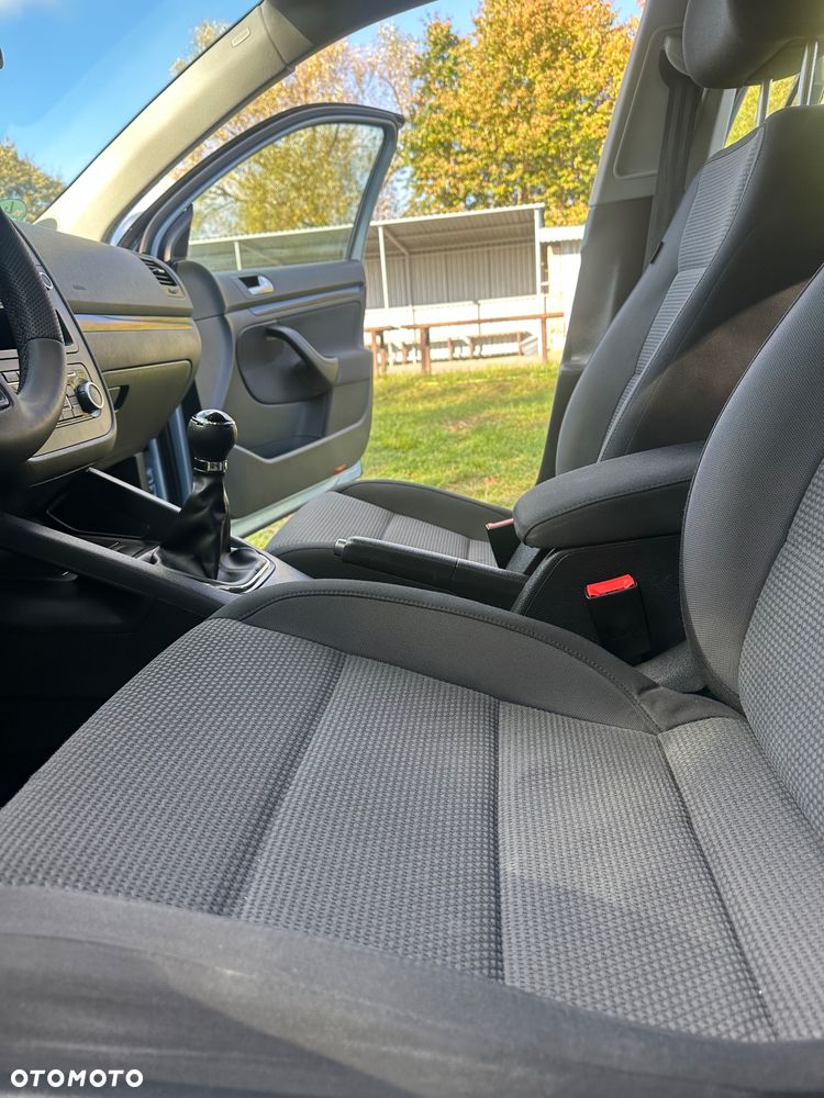 Volkswagen Jetta - 28
