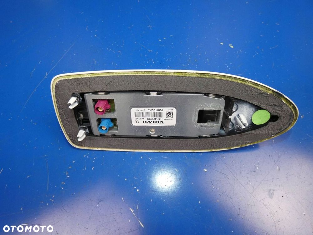 VOLVO V40 II ANTENA DACHOWA GPS - 2