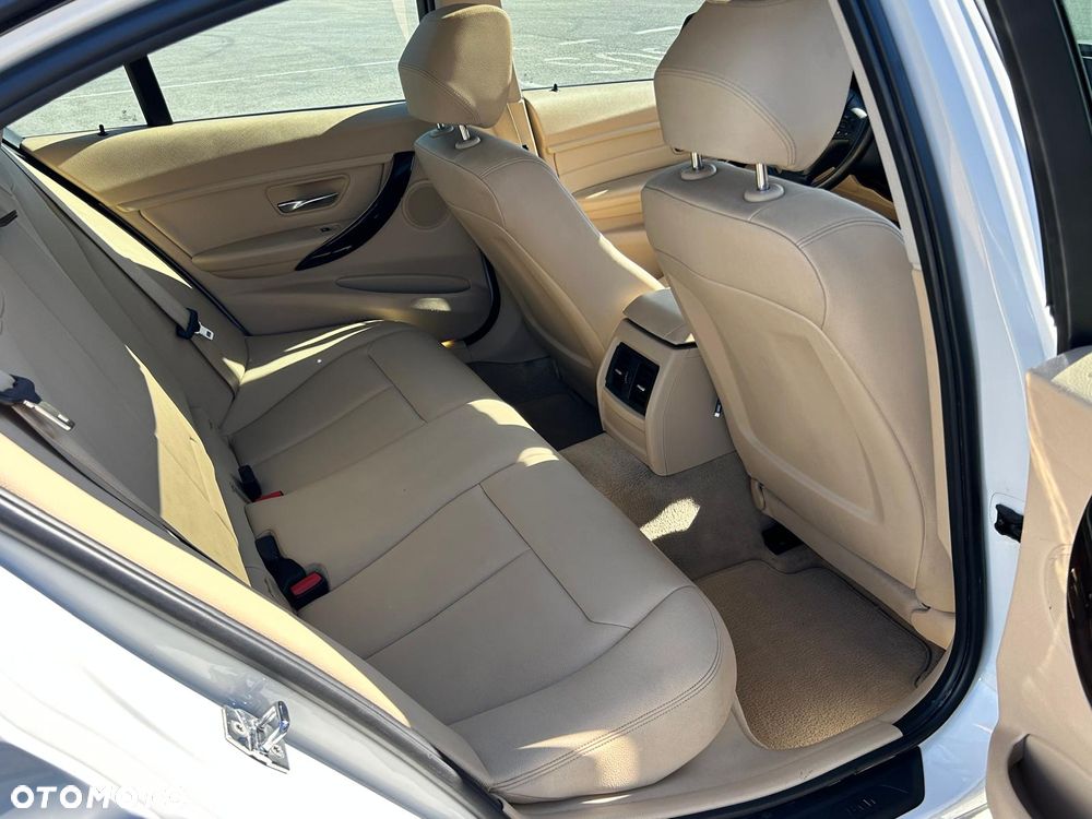 BMW Seria 3 320i - 14