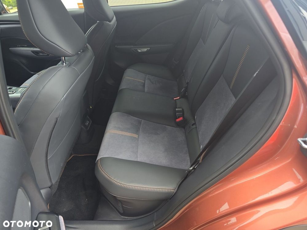 Lexus LBX 1.5 Hybrid Cool - 25