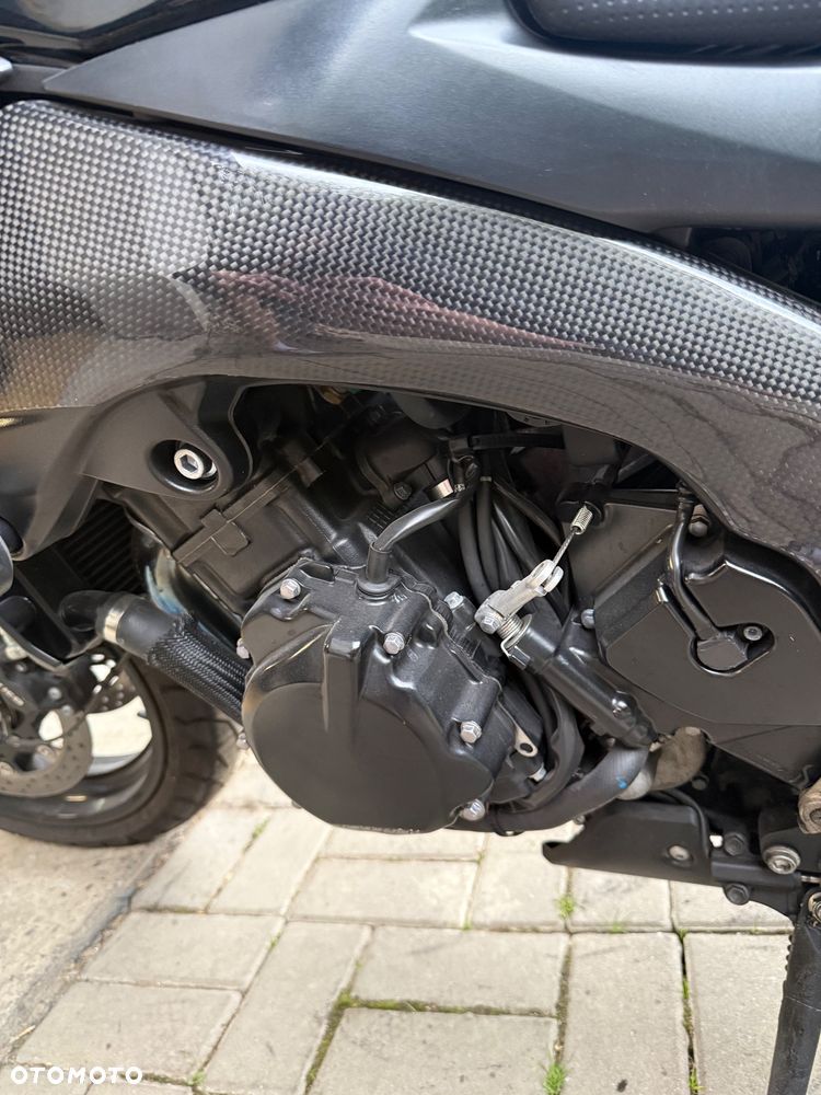 Suzuki GSR - 8