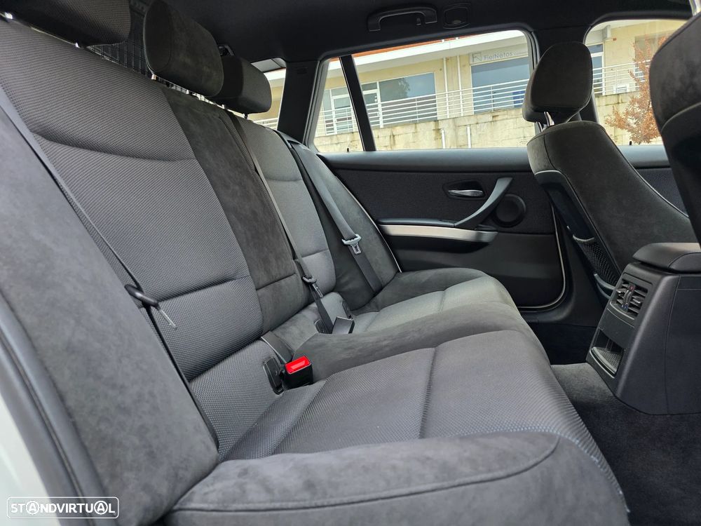 BMW 320 d Pack M - 19