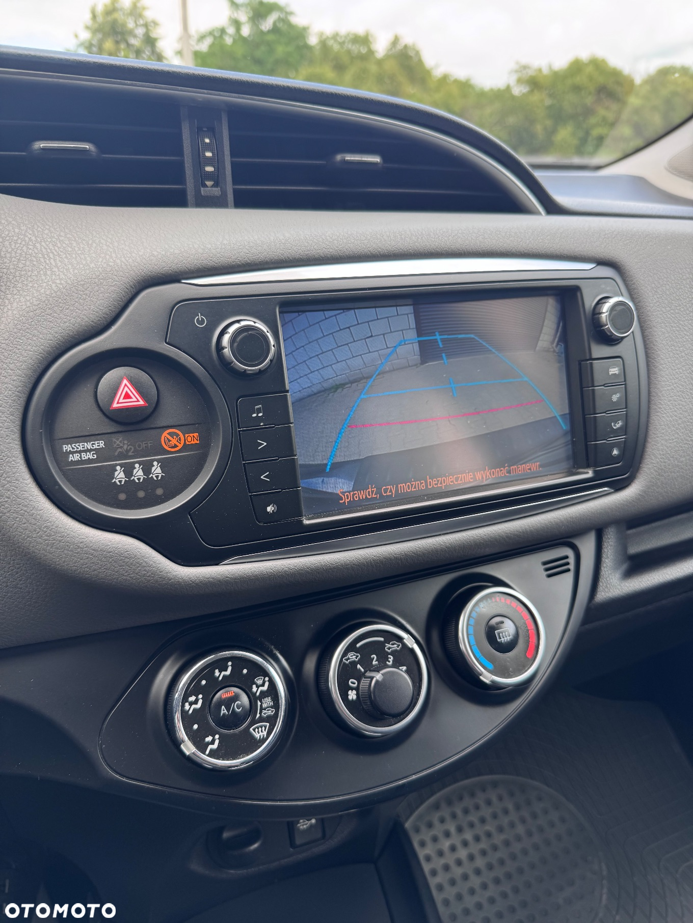 Toyota Yaris 1.0 Premium - 6