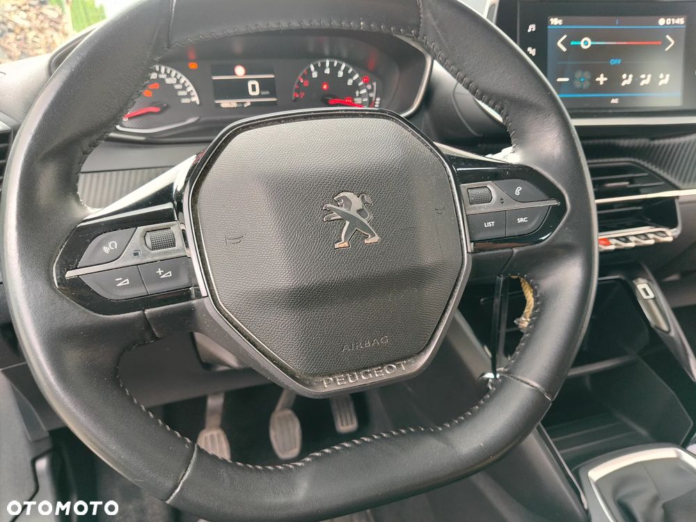 Peugeot 208 - 25