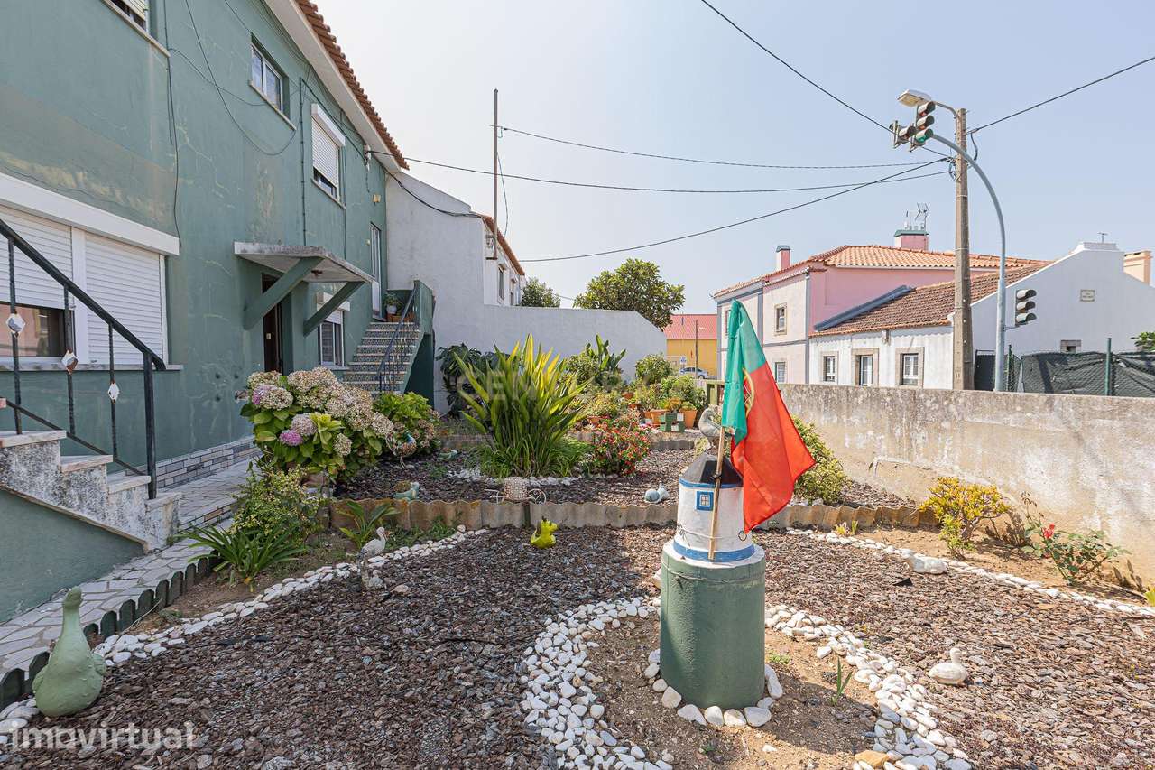 Apartamento T2 parcialmente renovado — Porto Salvo - Grande imagem: 4/48
