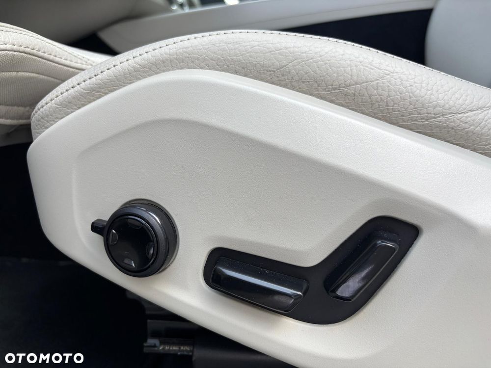 Volvo XC 60 B4 D Plus Bright - 23