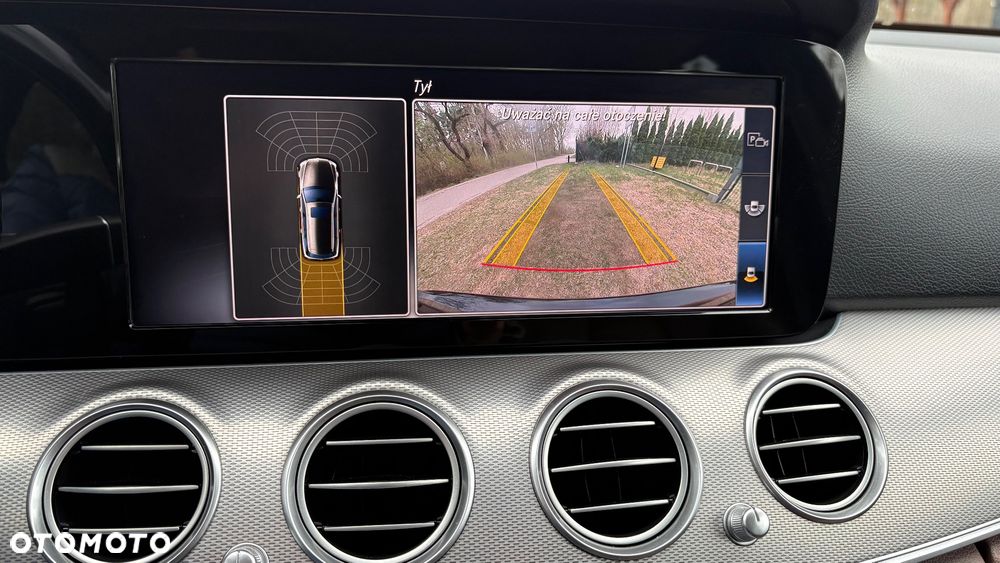 Mercedes-Benz Klasa E 220 d 4-Matic 9G-TRONIC - 33