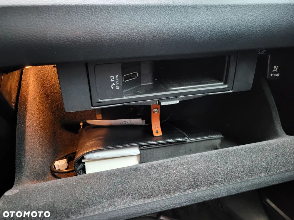 Volkswagen Passat 1.8 TSI Automatik Highline - 26