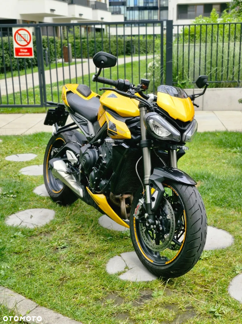 Triumph Street Triple - 10