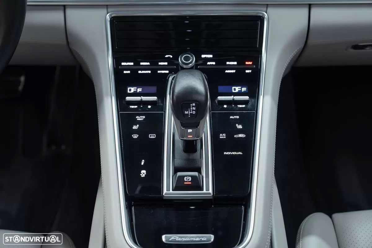 Porsche Panamera Sport Turismo 4 E-Hybrid - 18