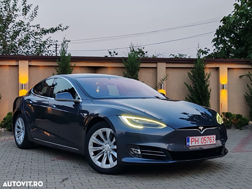 Tesla Model S - 1