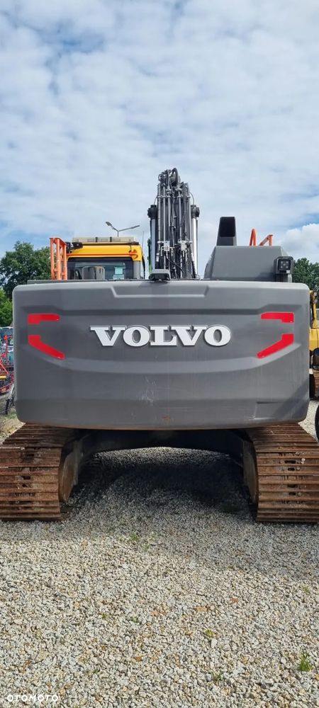 Volvo EC220E L - 10