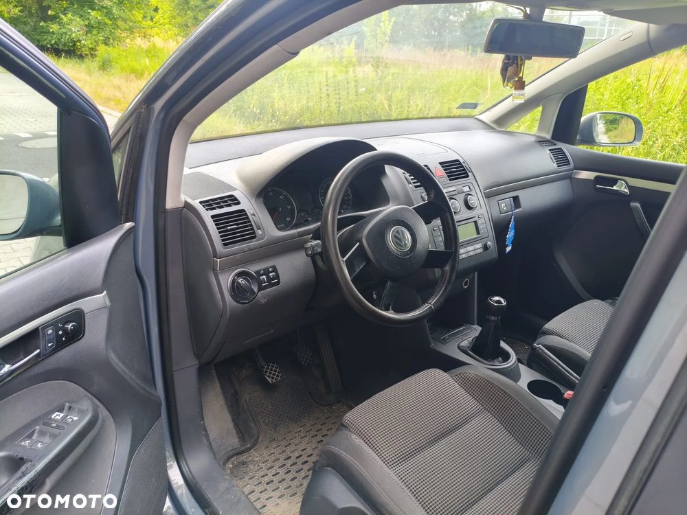 Volkswagen Touran - 5