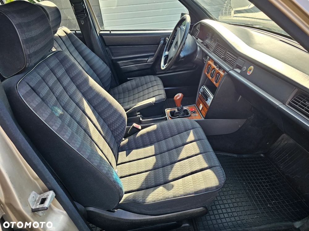 Mercedes-Benz W201 (190) - 28