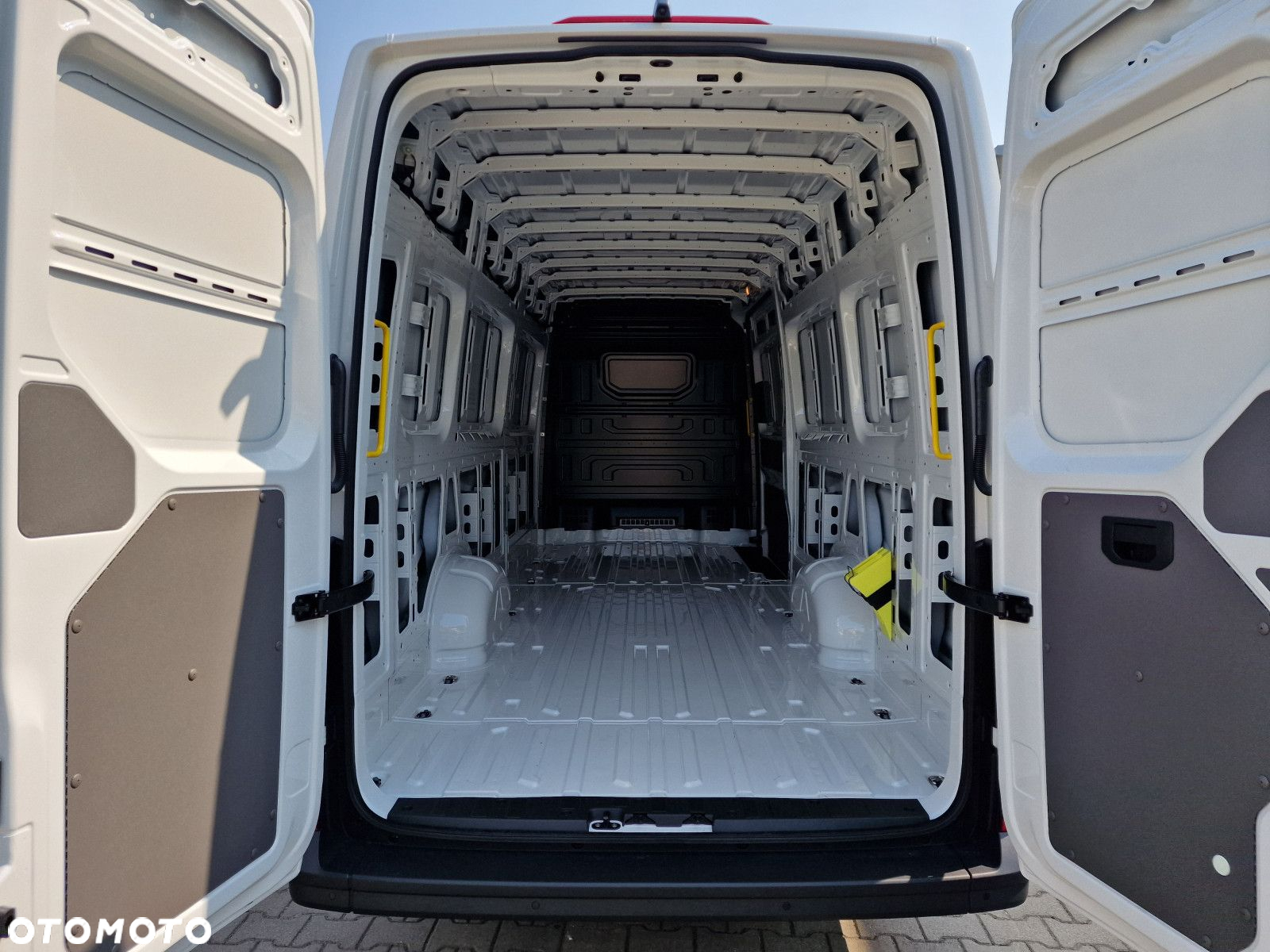 Volkswagen Crafter 2.0 TDI Manual - 10