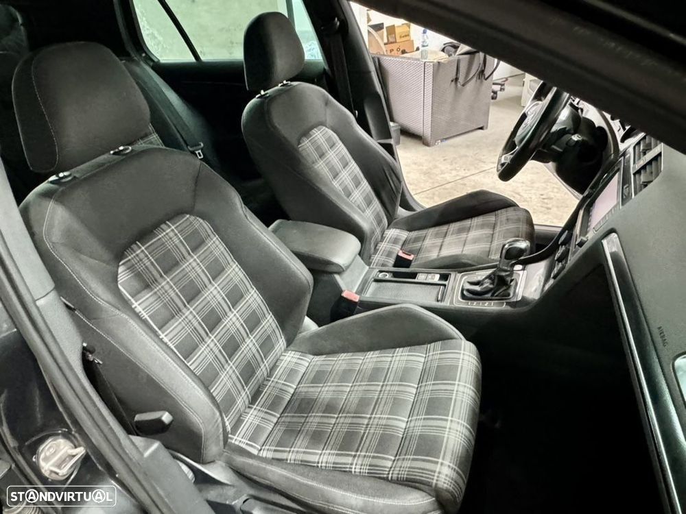 VW Golf 2.0 TDI GTD DSG - 44