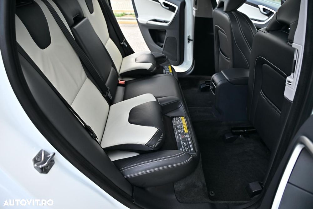Volvo XC 60 D5 AWD Geartronic Summum - 25