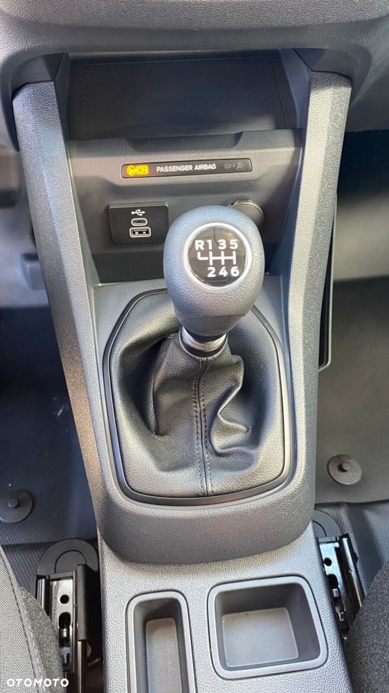 Ford Transit Courier - 31