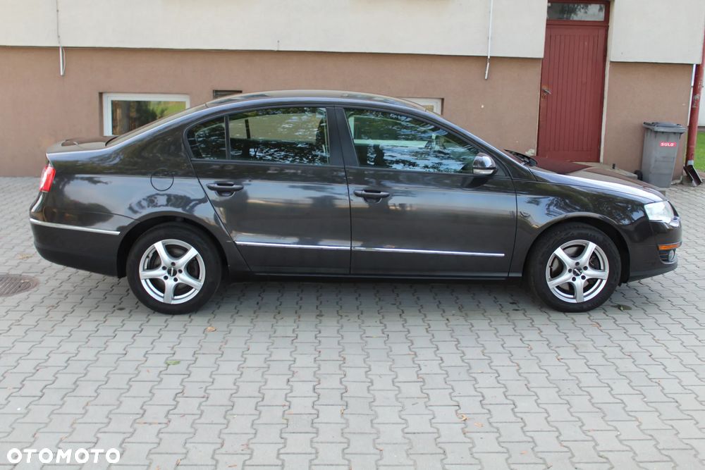 Volkswagen Passat 1.6 Comfortline - 4