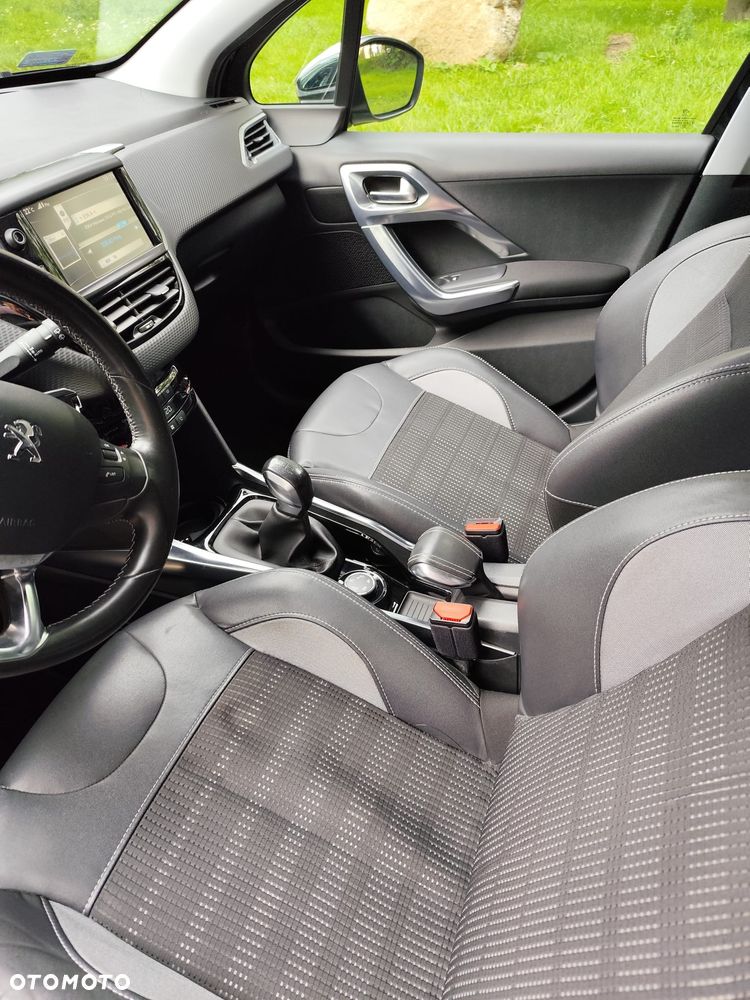 Peugeot 2008 1.6 e-HDi Allure S&S - 10