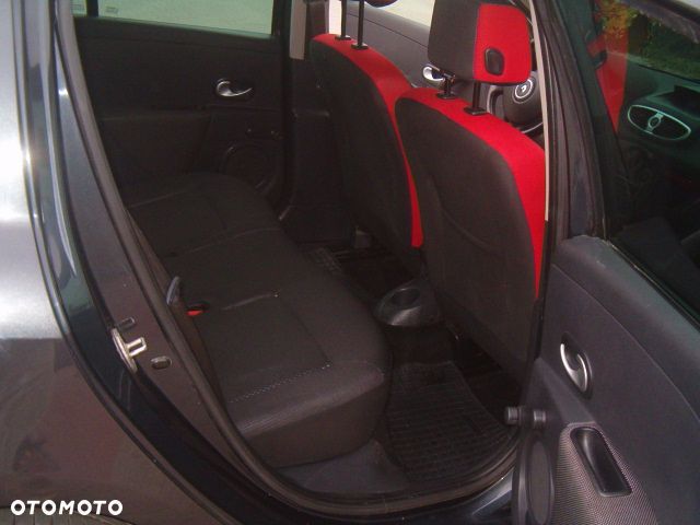 Renault Clio - 22
