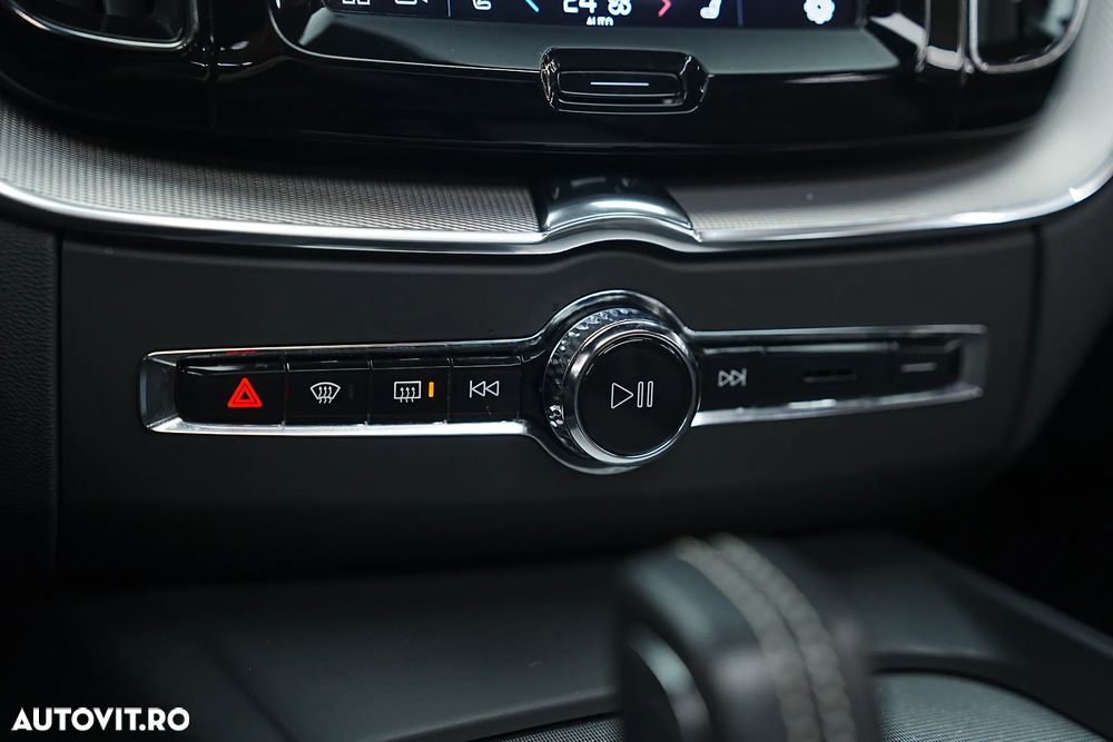 Volvo XC 60 Recharge T6 Twin Engine eAWD R-Design Expression - 40