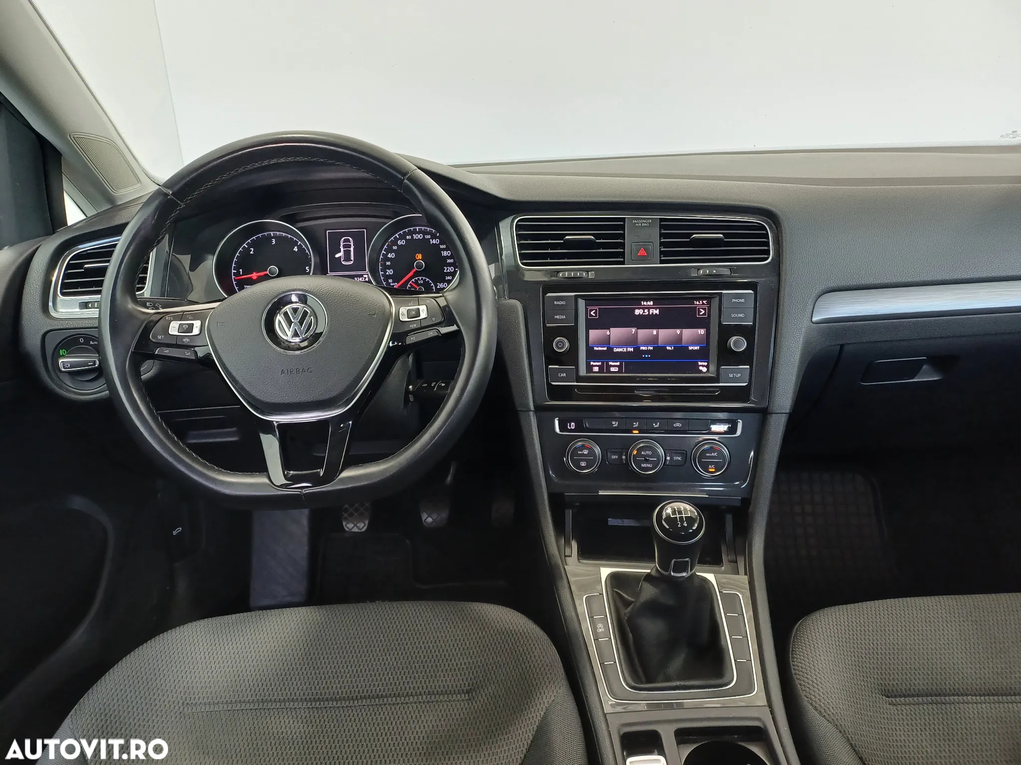 Volkswagen Golf 1.6 TDI Comfortline - 8
