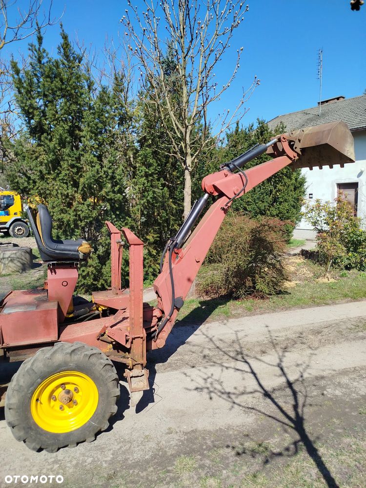 Thwaites JCB Thwaites Tusker digger Prosta Minikoparka kołowa wywrot Koliba wozidło zmienny osprzęt diesel 2 cylindry ładny stan 1,5tony 3 biegi import UE Film - 11