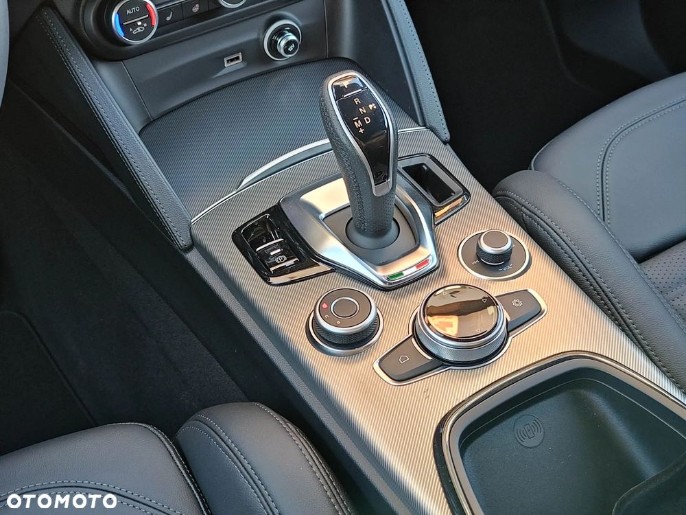 Alfa Romeo Stelvio 2.0 Turbo Veloce Q4 - 16
