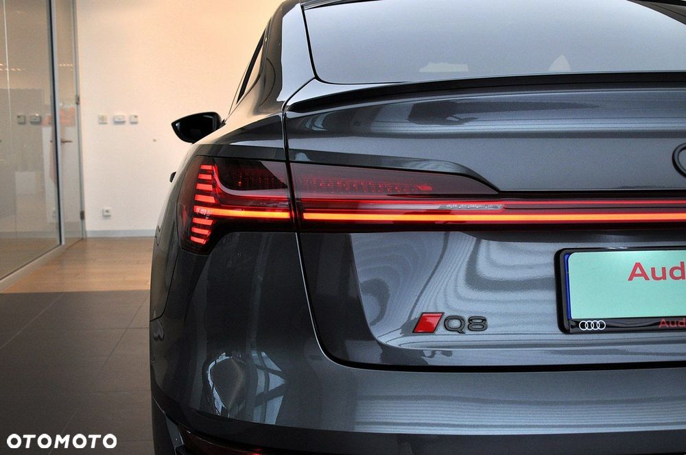 Audi Q8 - 11