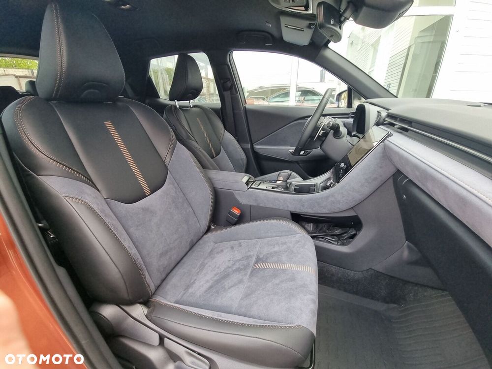 Lexus LBX - 11