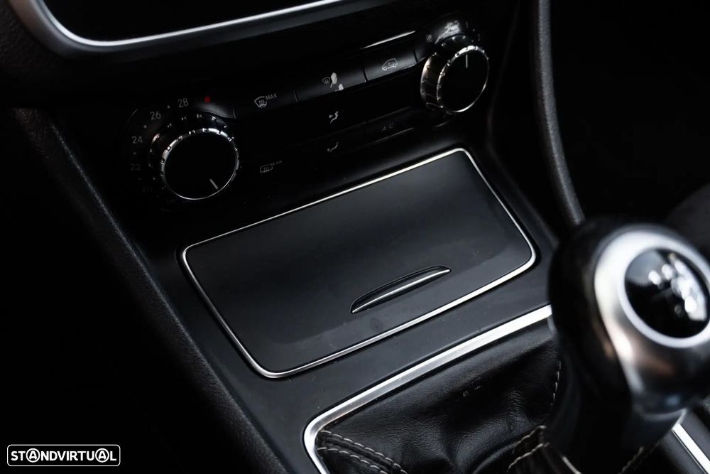 Mercedes-Benz CLA 180 d Shooting Brake AMG Line - 23