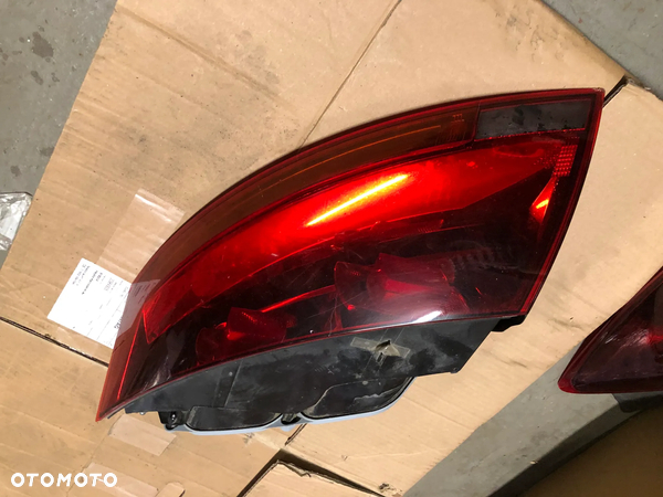 Lampa tył tylna prawa AUDI TT 8J 8J0945096C