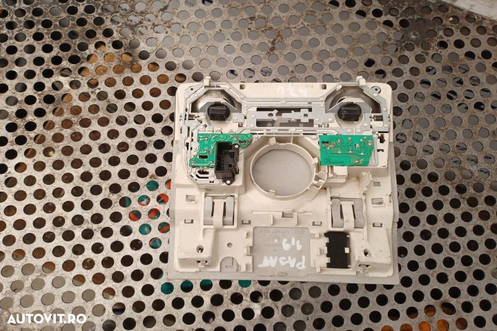 Lampa plafon fata Volkswagen VW Passat B6  [din 2005 pana  2010] seria wagon 5-usi 1.9 TDI MT (105 - 3
