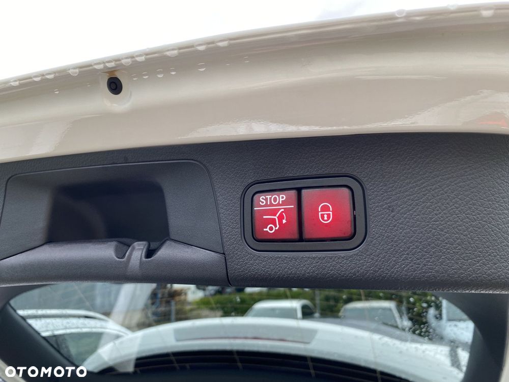 Mercedes-Benz GLA - 24