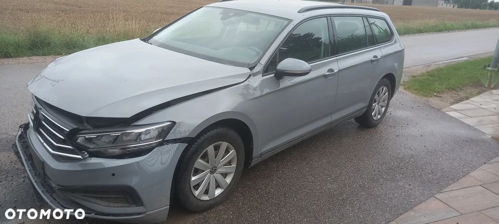 Volkswagen Passat - 1