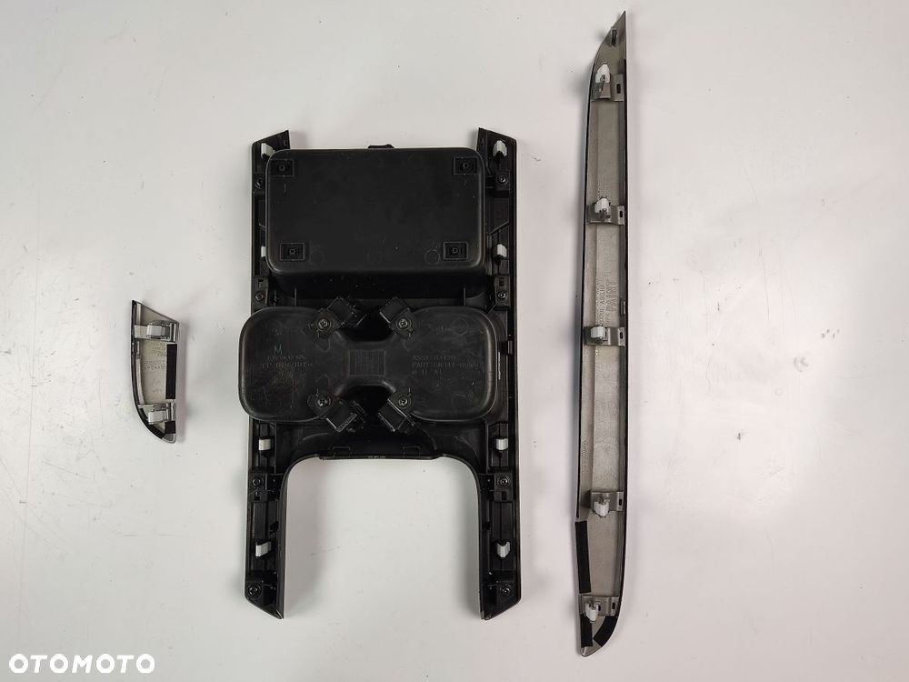 HONDA CR-V od 2019r Podstawka Schowek Na Napoje Dekor - 2