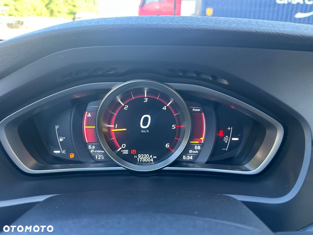 Volvo V40 D2 Drive-E R-Design Momentum - 18