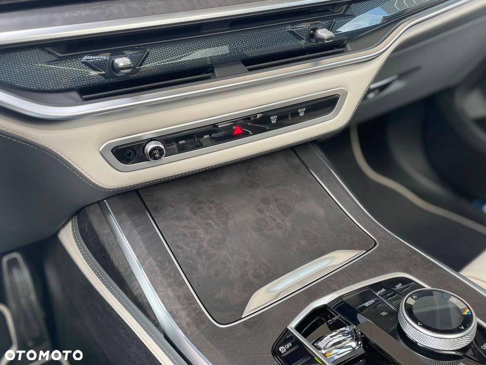 BMW X7 - 25