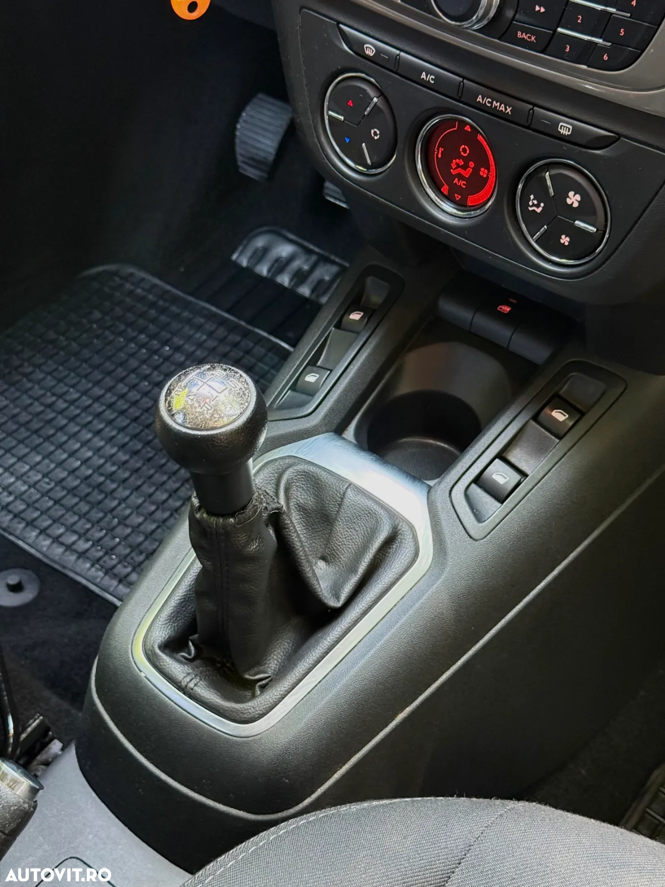 Citroën C-Elysée 1.2 PureTech BVM Shine - 12