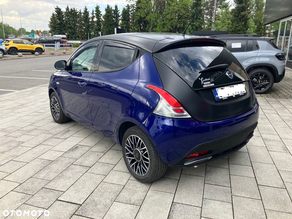 Lancia Ypsilon 1.2 8V Momo S&S - 4