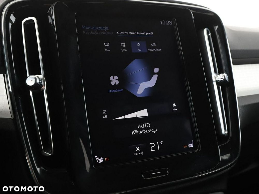 Volvo XC 40 T3 Momentum Pro - 28
