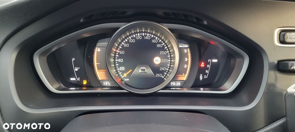 Volvo V40 Cross Country - 8