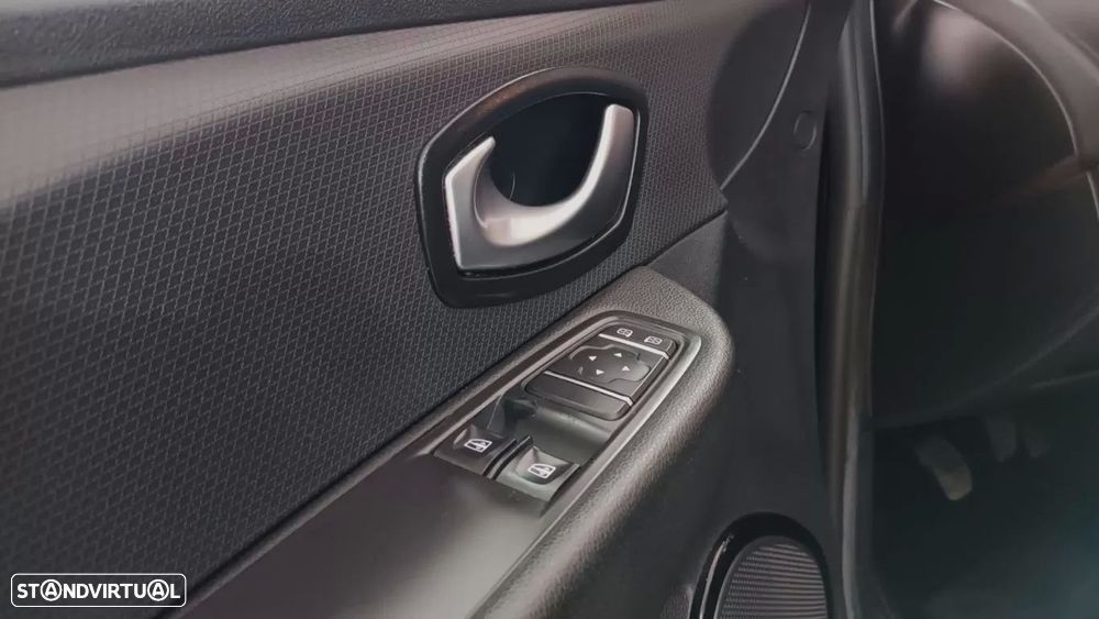 Renault Clio Sport Tourer 0.9 TCe Limited - 17