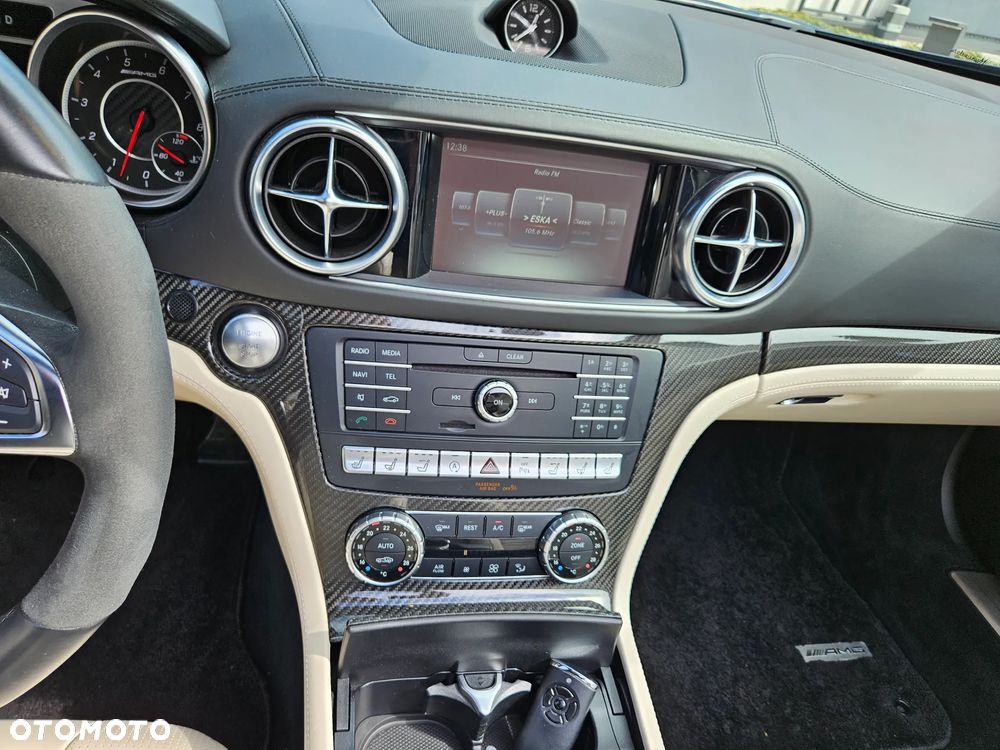 Mercedes-Benz SL 63 AMG - 12