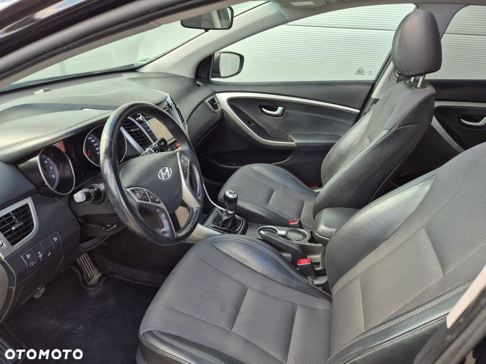 Hyundai i30 1.6 GDI Premium - 17