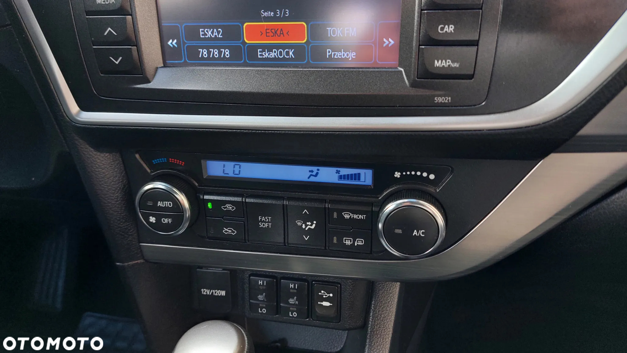 Toyota Auris 1.6 Premium MS - 21
