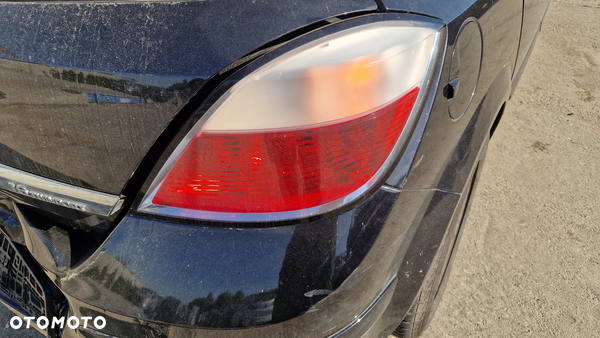 OPEL ASTRA H HB LAMPA TYŁ PRAWA